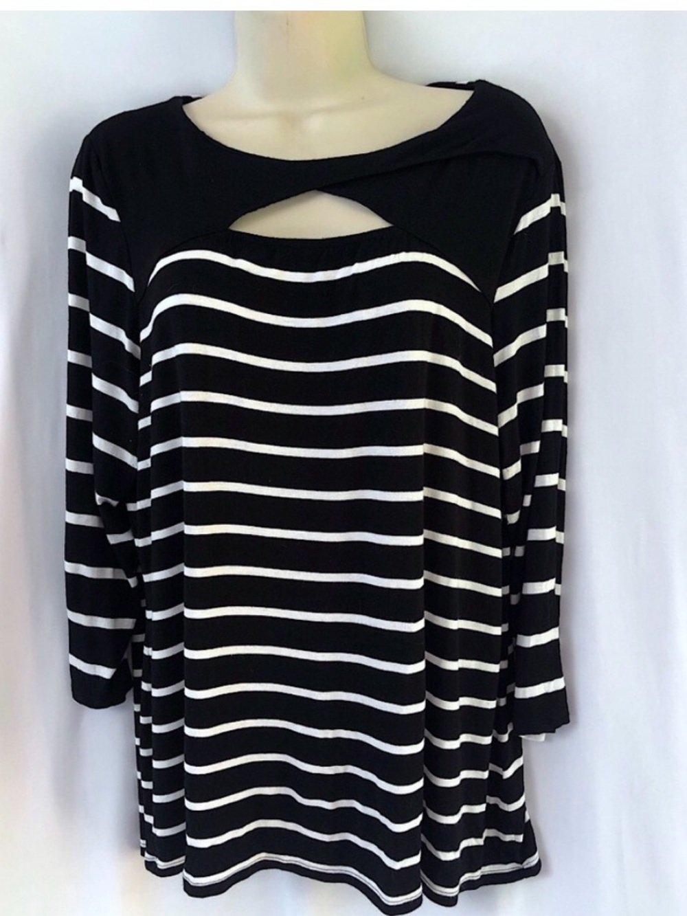 Vince Camuto Keyhole Neck Black Striped Top XL